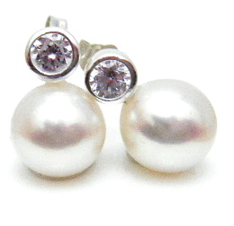 HMQ White Pearl Stud Earring